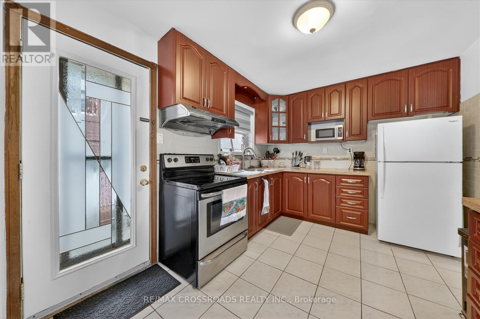 18 De Marco Boulevard, Toronto, Ontario  M6L 2W1 - Photo 7 - W12862062