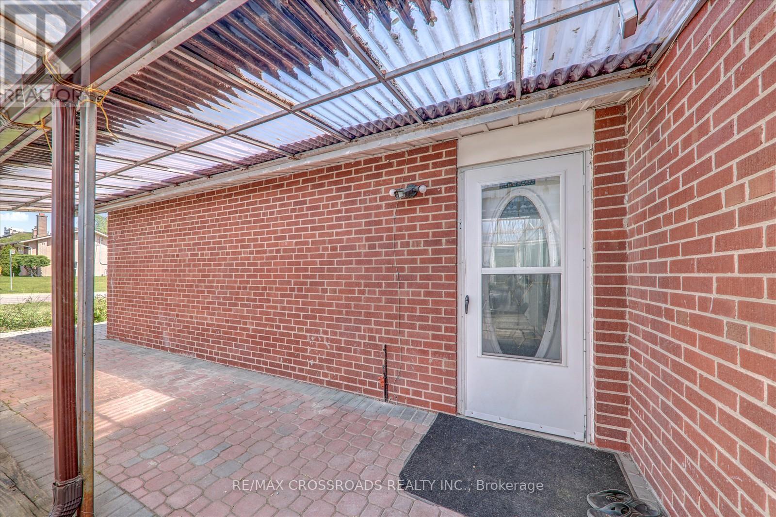 18 De Marco Boulevard, Toronto, Ontario  M6L 2W1 - Photo 2 - W12862062