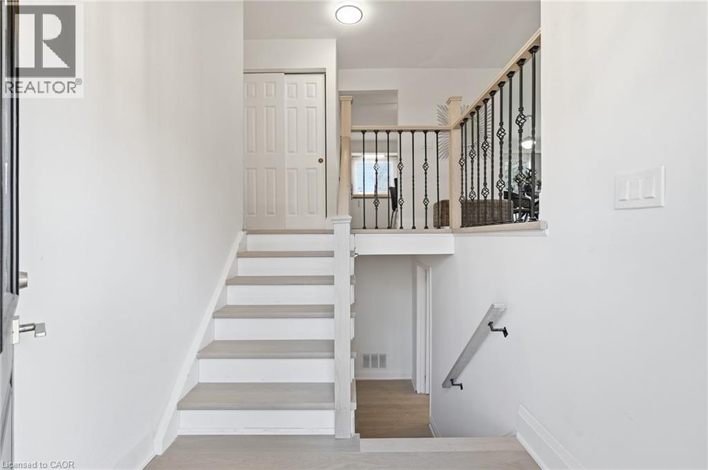 4140 Celia Court, Burlington, Ontario  L7L 5L9 - Photo 4 - 40819583