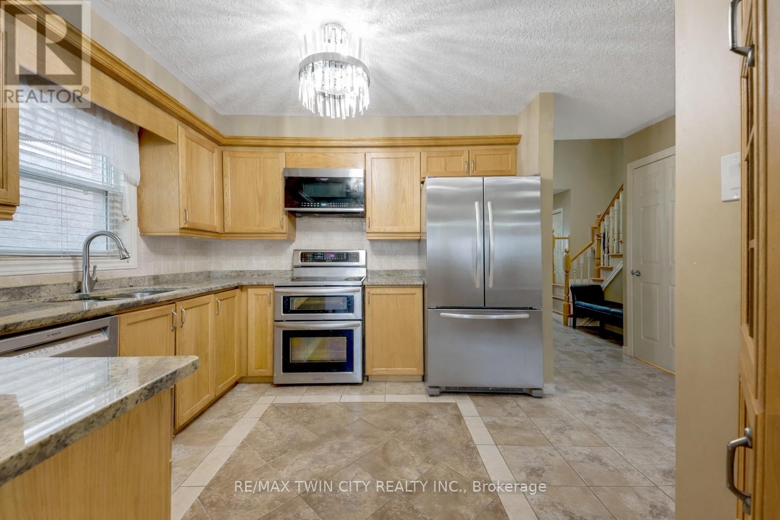 924 Copper Leaf Crescent, Kitchener, Ontario  N2E 3W1 - Photo 6 - X13003166