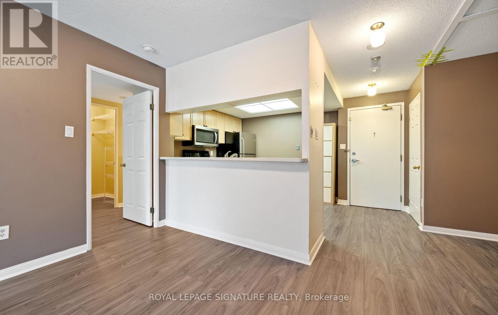 102 - 101 Subway Crescent, Toronto, Ontario M9B 6K4 - Photo 11 - W12941896