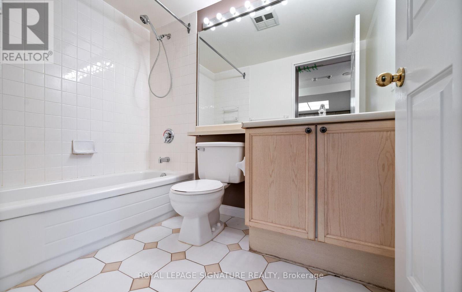 102 - 101 Subway Crescent, Toronto, Ontario M9B 6K4 - Photo 16 - W12941896