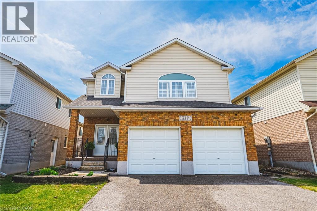 228 HOLBEACH Crescent, Waterloo, Ontario