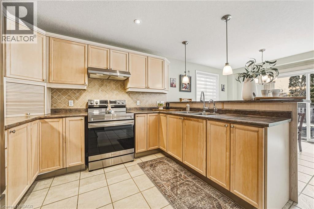 228 Holbeach Crescent, Waterloo, Ontario  N2J 4Y7 - Photo 12 - 40820884