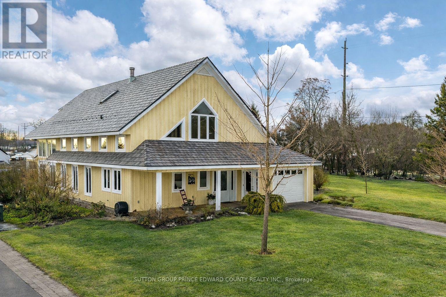 4 CARLA COURT, Prince Edward County, Ontario