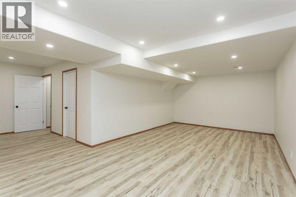 63 Vickers Close, Red Deer, Alberta  T4R 0E6 - Photo 18 - A2300177