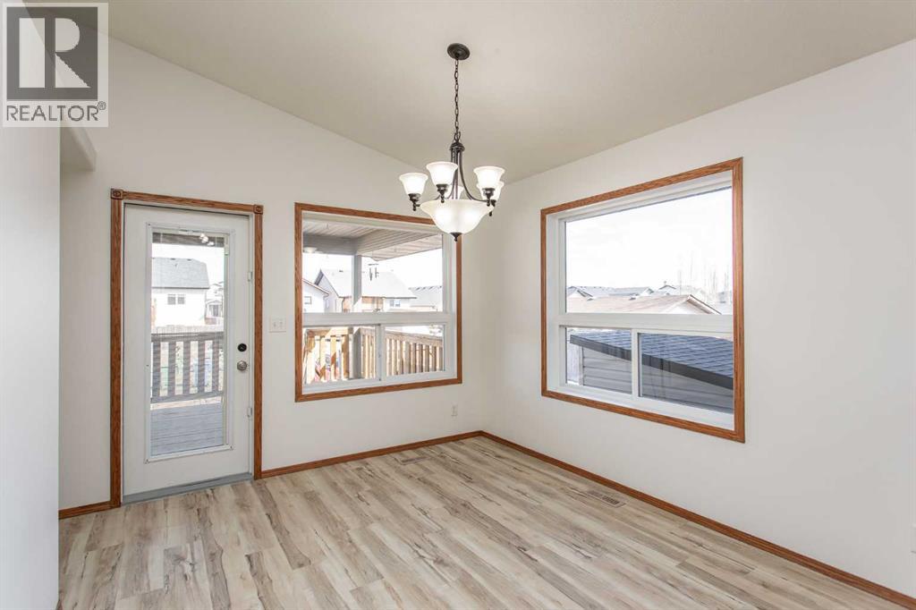 63 Vickers Close, Red Deer, Alberta  T4R 0E6 - Photo 9 - A2300177