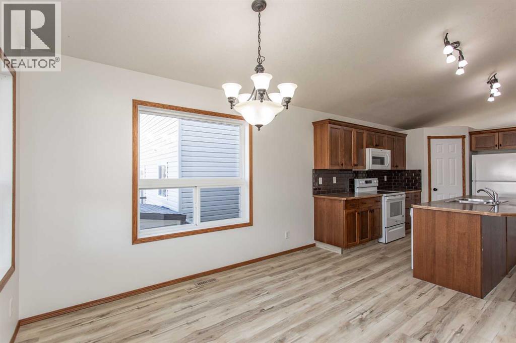 63 Vickers Close, Red Deer, Alberta  T4R 0E6 - Photo 8 - A2300177