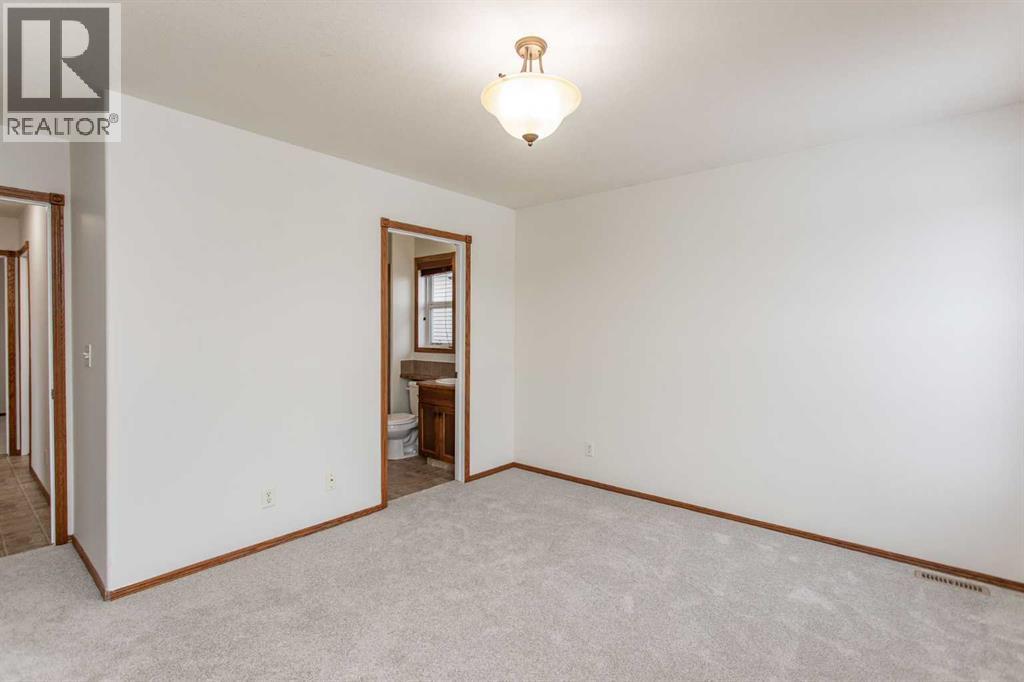 63 Vickers Close, Red Deer, Alberta  T4R 0E6 - Photo 11 - A2300177