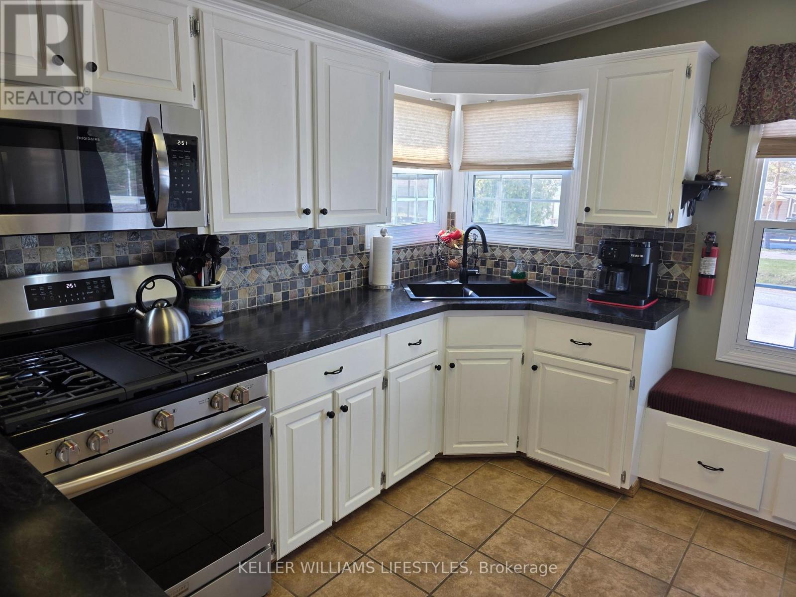 142 Sandbagger Crescent, Bluewater, Ontario  N0M 1G0 - Photo 10 - X13006574