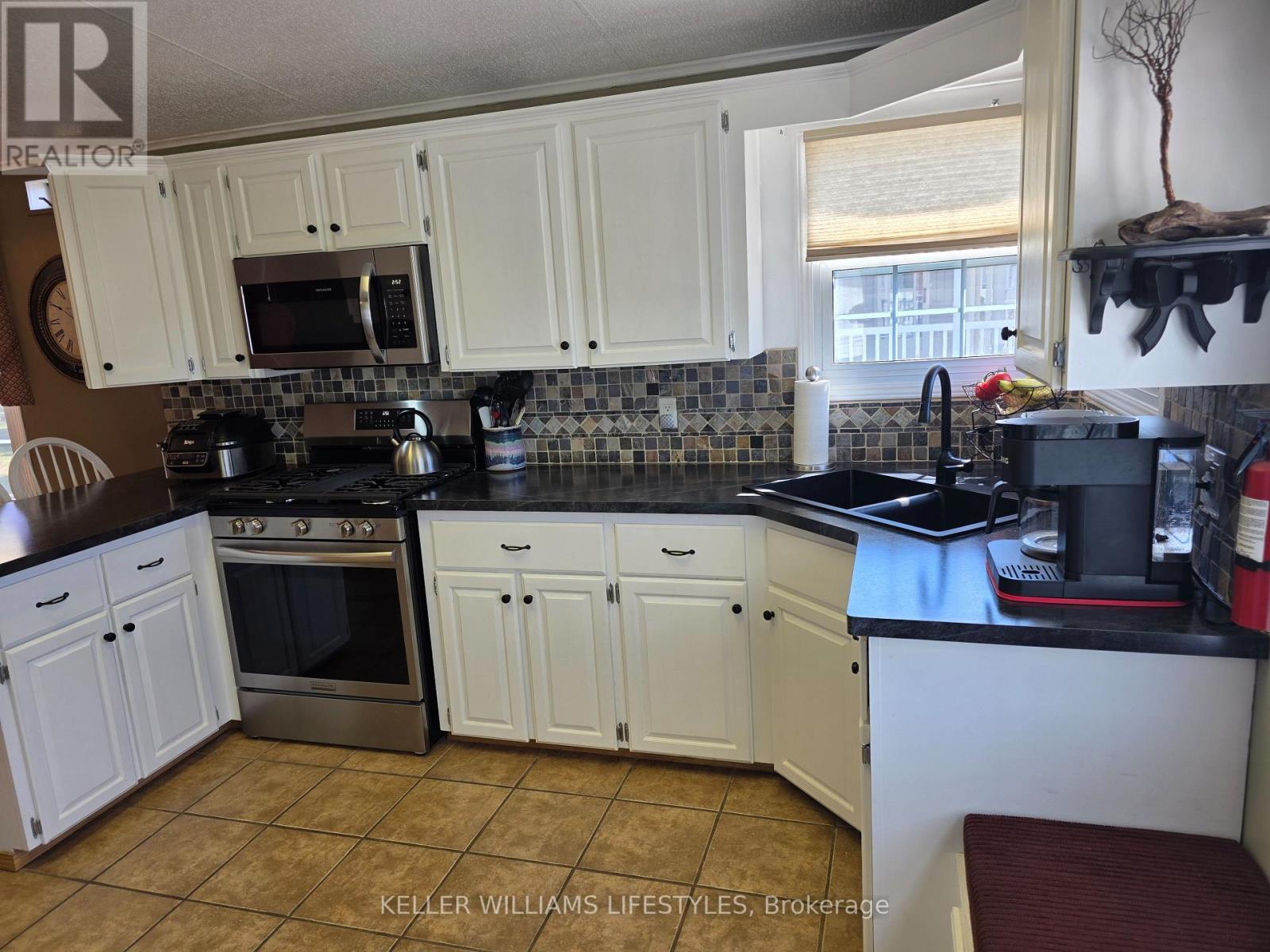 142 Sandbagger Crescent, Bluewater, Ontario  N0M 1G0 - Photo 11 - X13006574