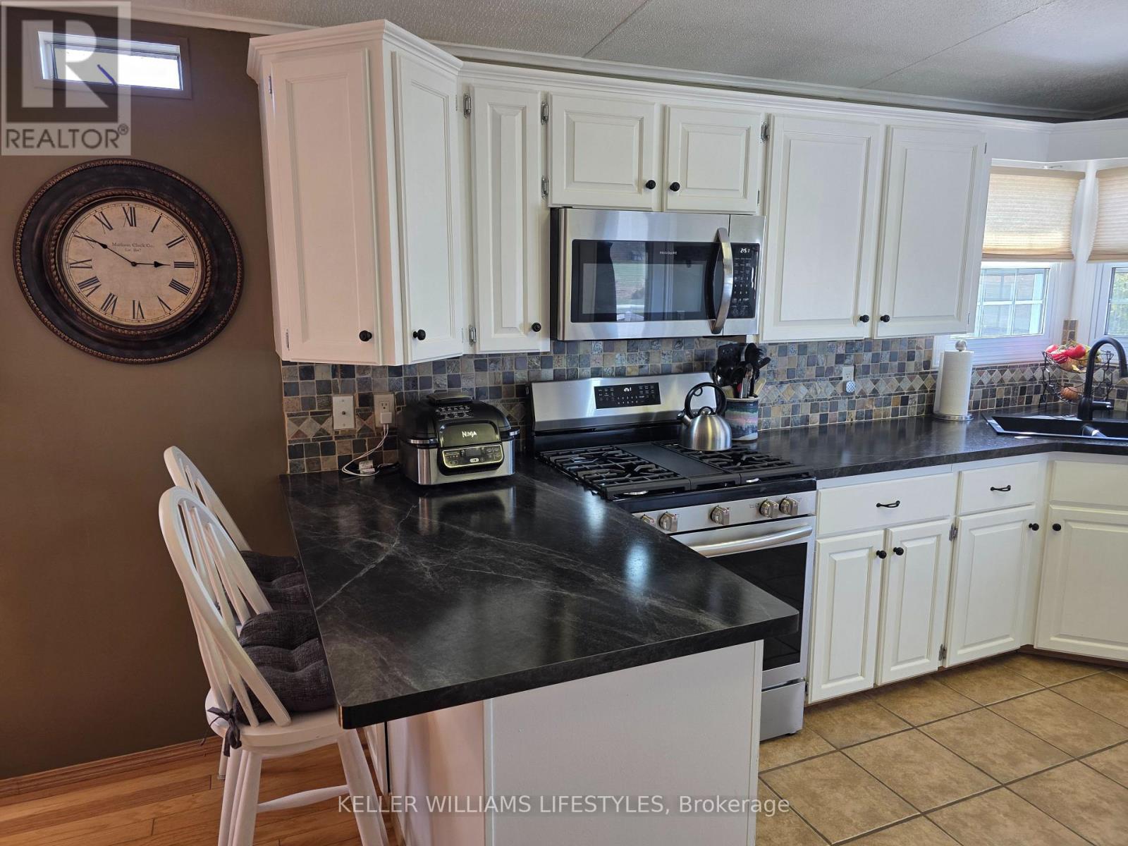 142 Sandbagger Crescent, Bluewater, Ontario  N0M 1G0 - Photo 9 - X13006574