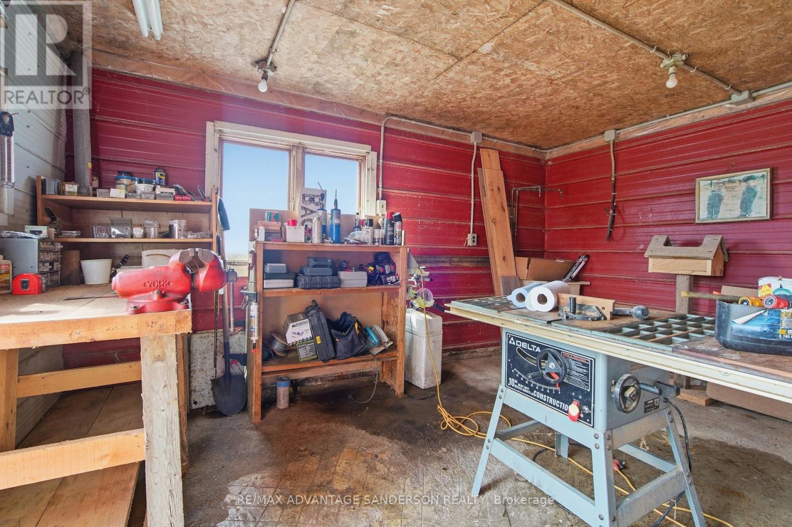 11247 Maple Road, North Middlesex, Ontario  N0M 1A0 - Photo 15 - X13006598