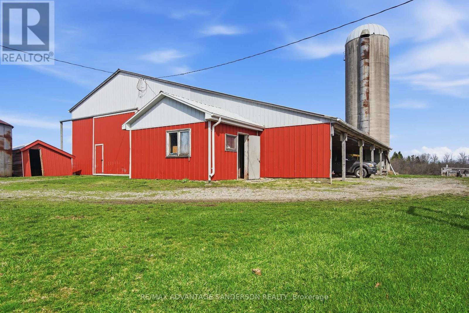 11247 Maple Road, North Middlesex, Ontario  N0M 1A0 - Photo 12 - X13006600