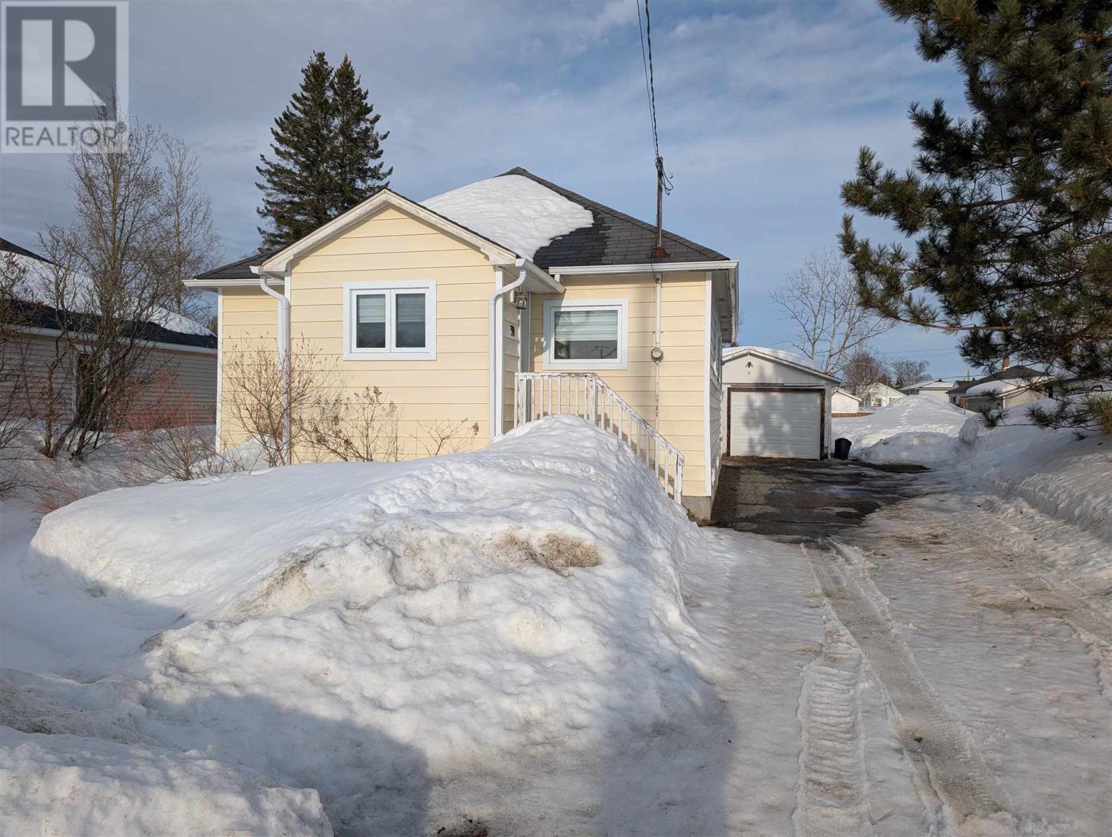 39 Beck AVE, Wawa, Ontario