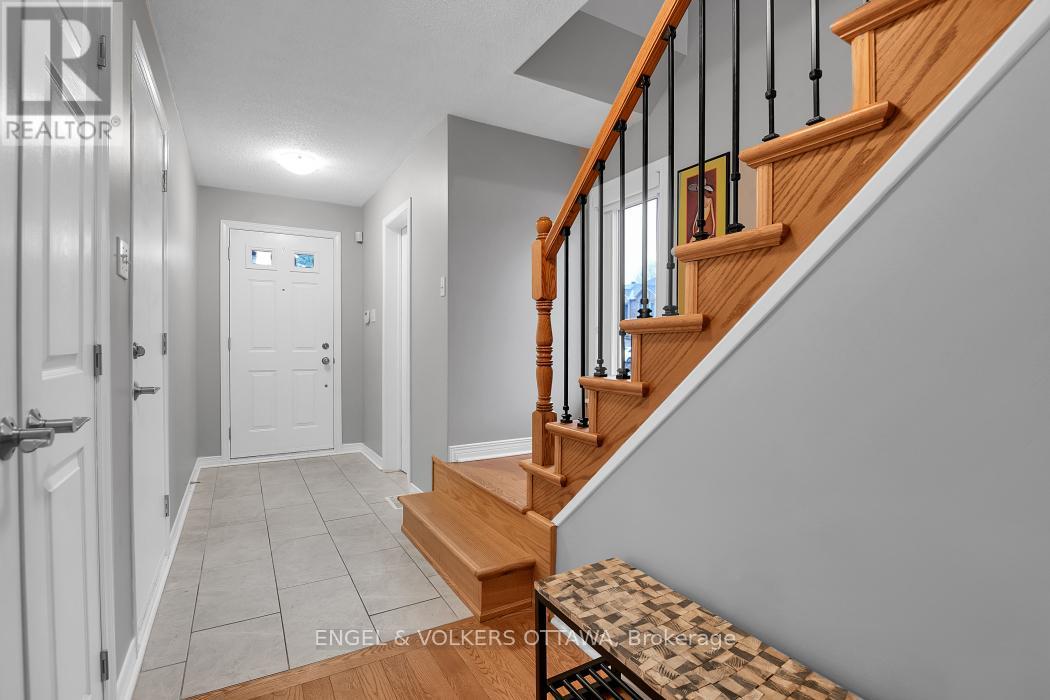 1 Maurya Court, Ottawa, Ontario  K1G 5S2 - Photo 3 - X13006484