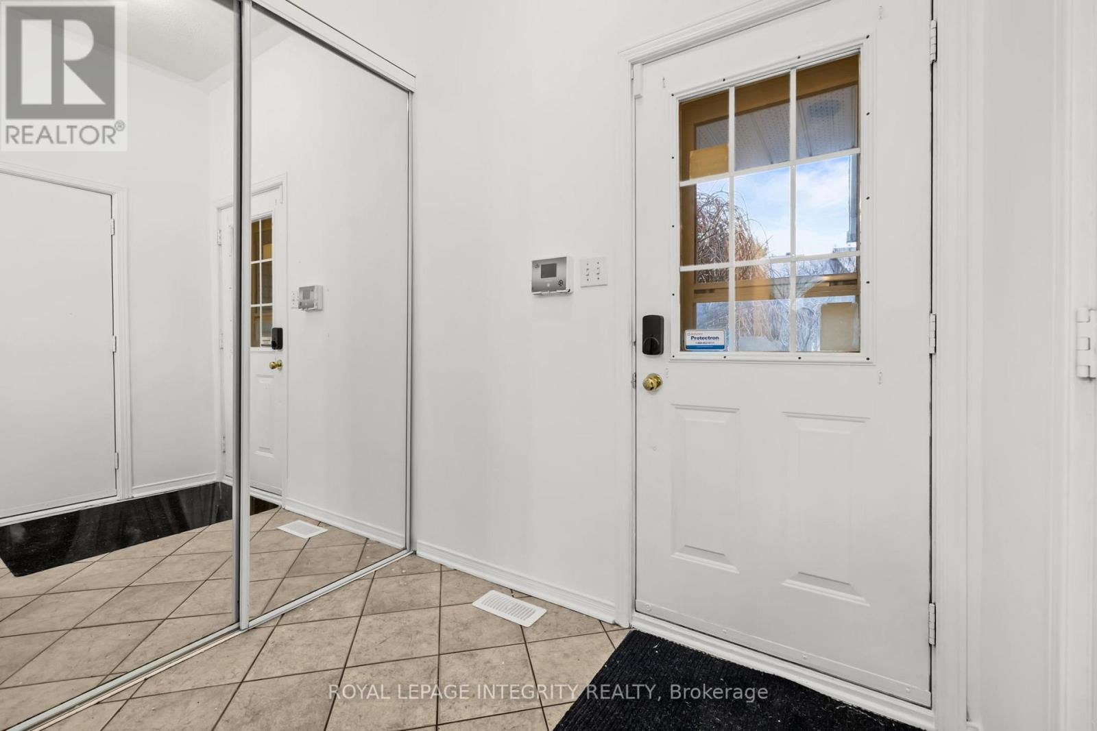 6383 Sablewood Place, Ottawa, Ontario  K1C 7M3 - Photo 3 - X13006584