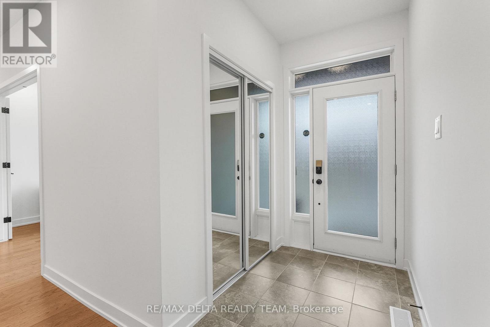 39 Angel Heights, Ottawa, Ontario  K2S 2N2 - Photo 3 - X13006712