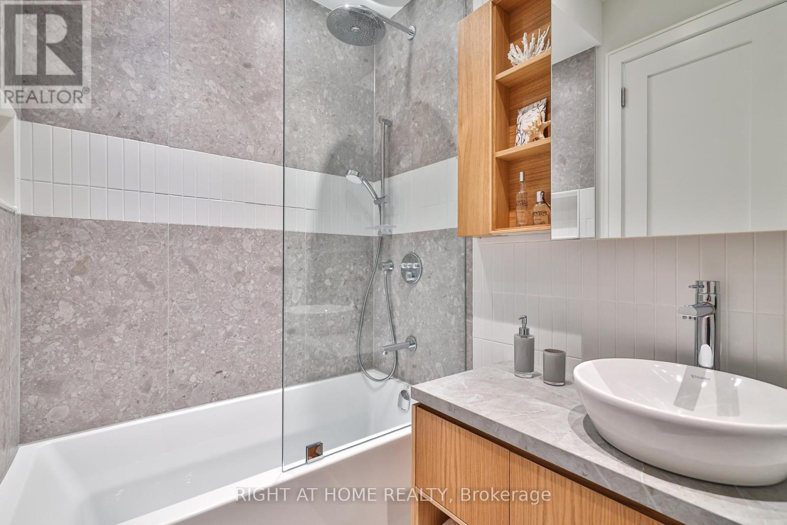 444 Roxton Road, Toronto, Ontario  M6G 3R4 - Photo 16 - C13006338