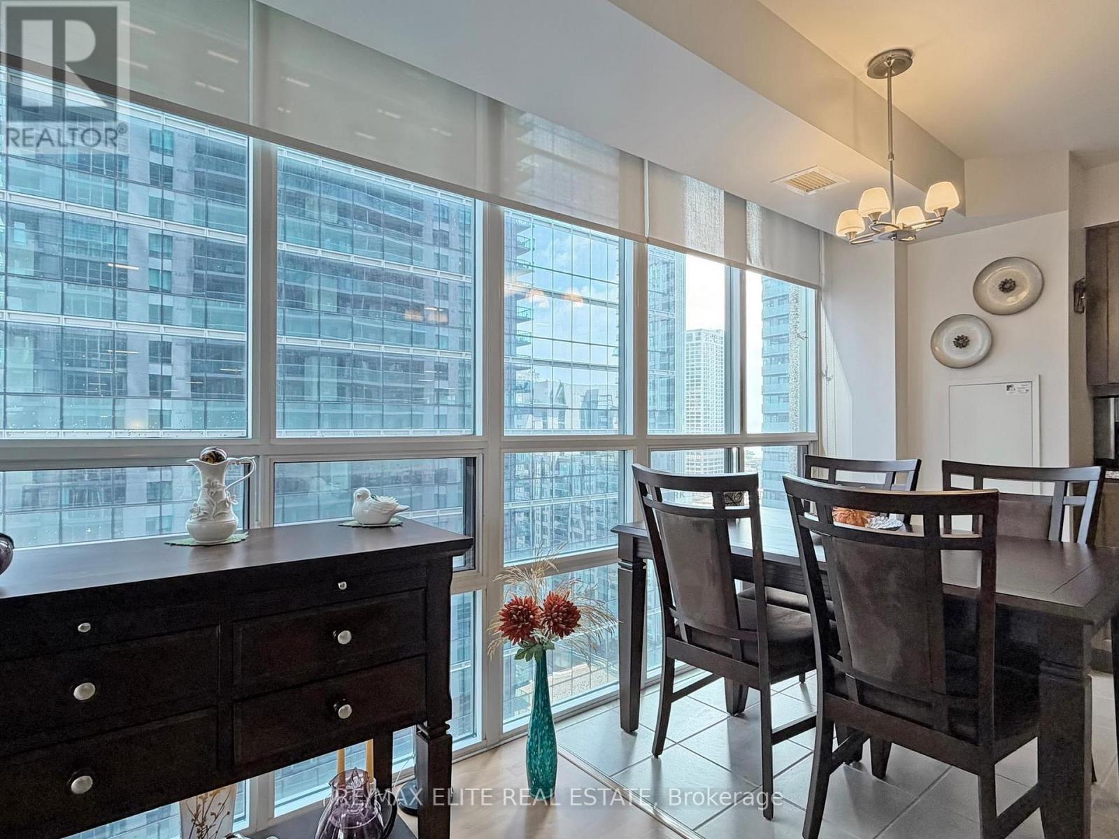 1806 - 30 Grand Trunk Crescent, Toronto, Ontario  M5J 3A4 - Photo 23 - C13006478