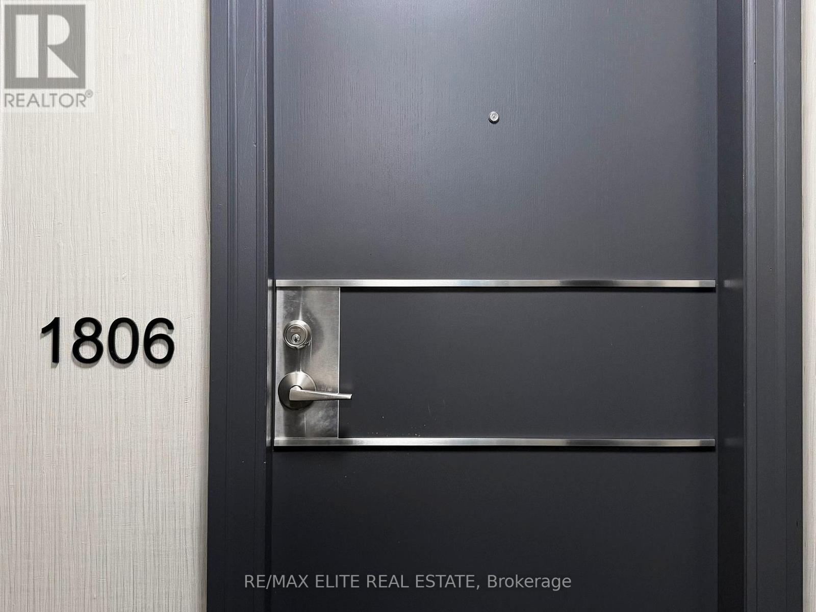 1806 - 30 Grand Trunk Crescent, Toronto, Ontario  M5J 3A4 - Photo 4 - C13006478