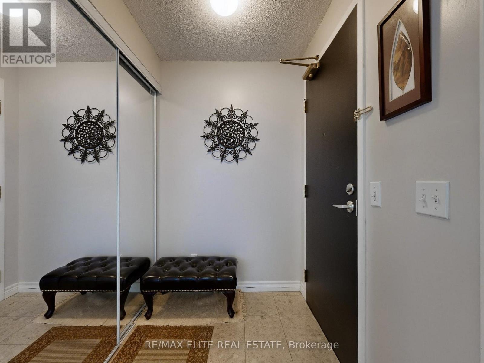 1806 - 30 Grand Trunk Crescent, Toronto, Ontario  M5J 3A4 - Photo 5 - C13006478