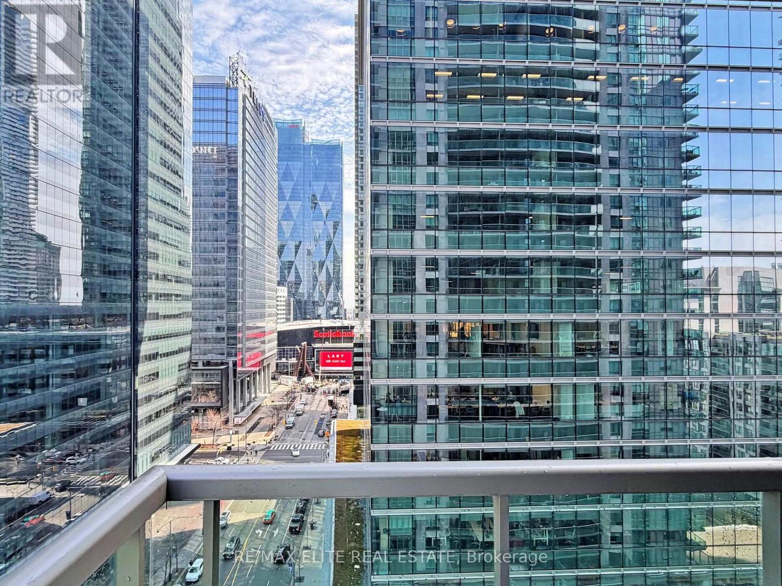 1806 - 30 Grand Trunk Crescent, Toronto, Ontario  M5J 3A4 - Photo 8 - C13006478