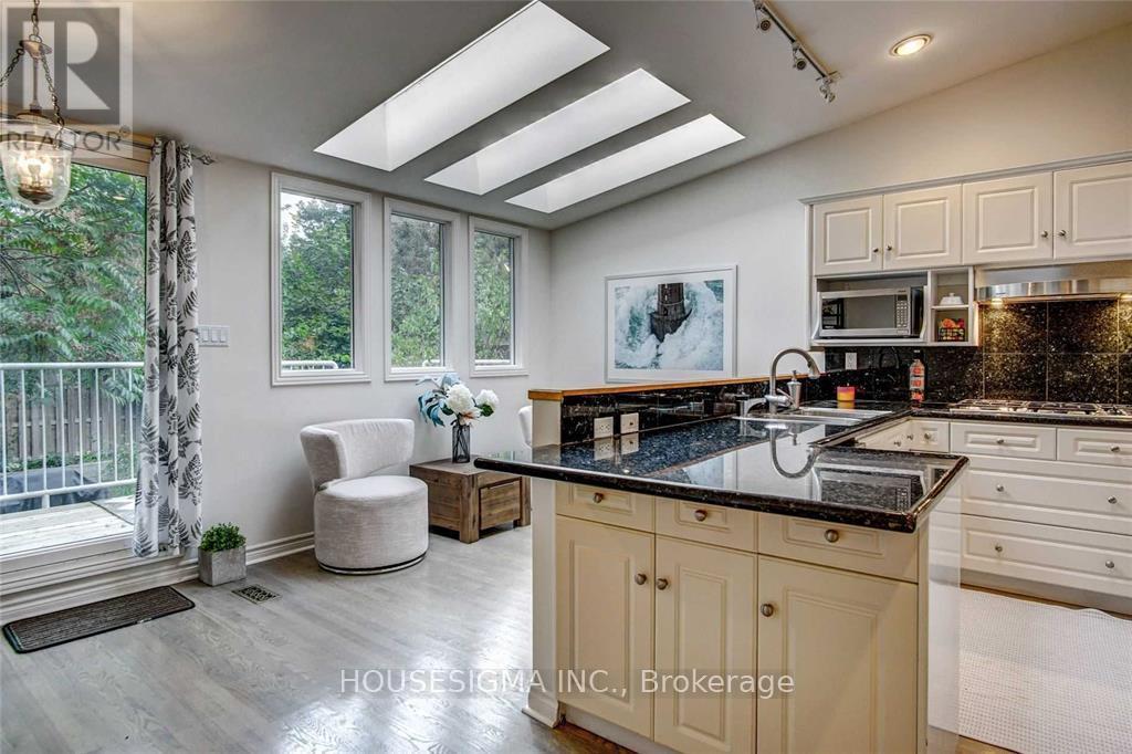 Main - 116 Cranbrooke Avenue, Toronto, Ontario  M5M 1M7 - Photo 10 - C13006552