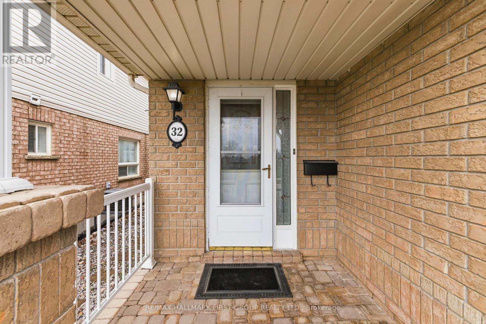 32 Samandria Avenue, Whitby, Ontario  L1R 2Z7 - Photo 3 - E13006630