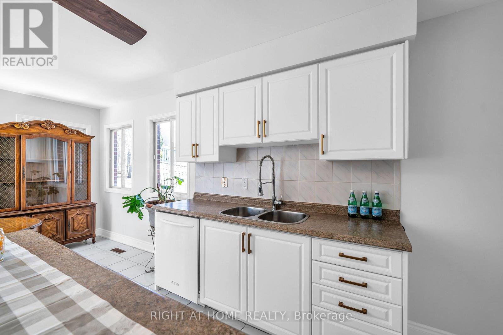 1657 Dellbrook Avenue, Pickering, Ontario  L1X 2E7 - Photo 16 - E13006654