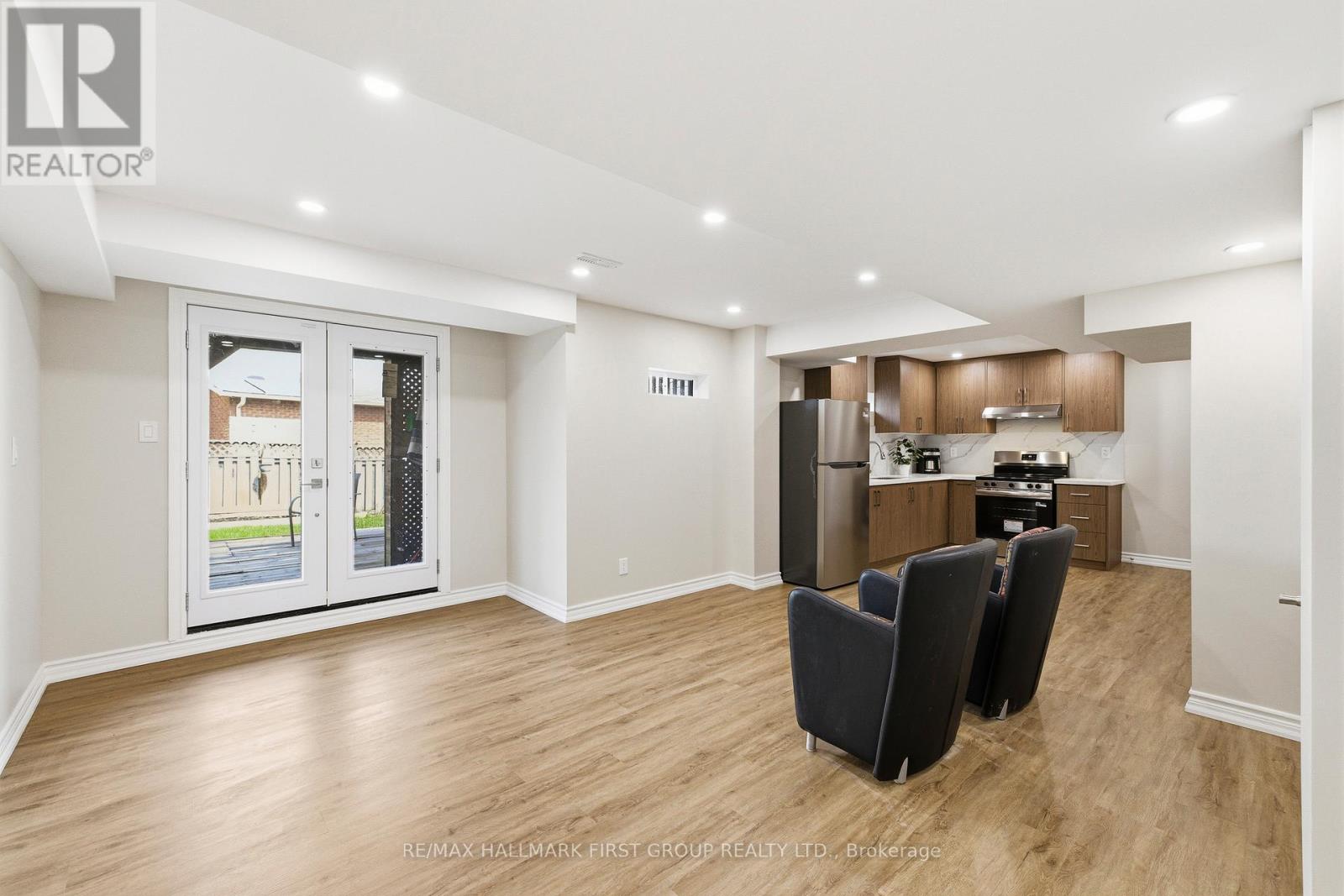 1612 Dellbrook Avenue, Pickering, Ontario  L1X 2M7 - Photo 2 - E13006656