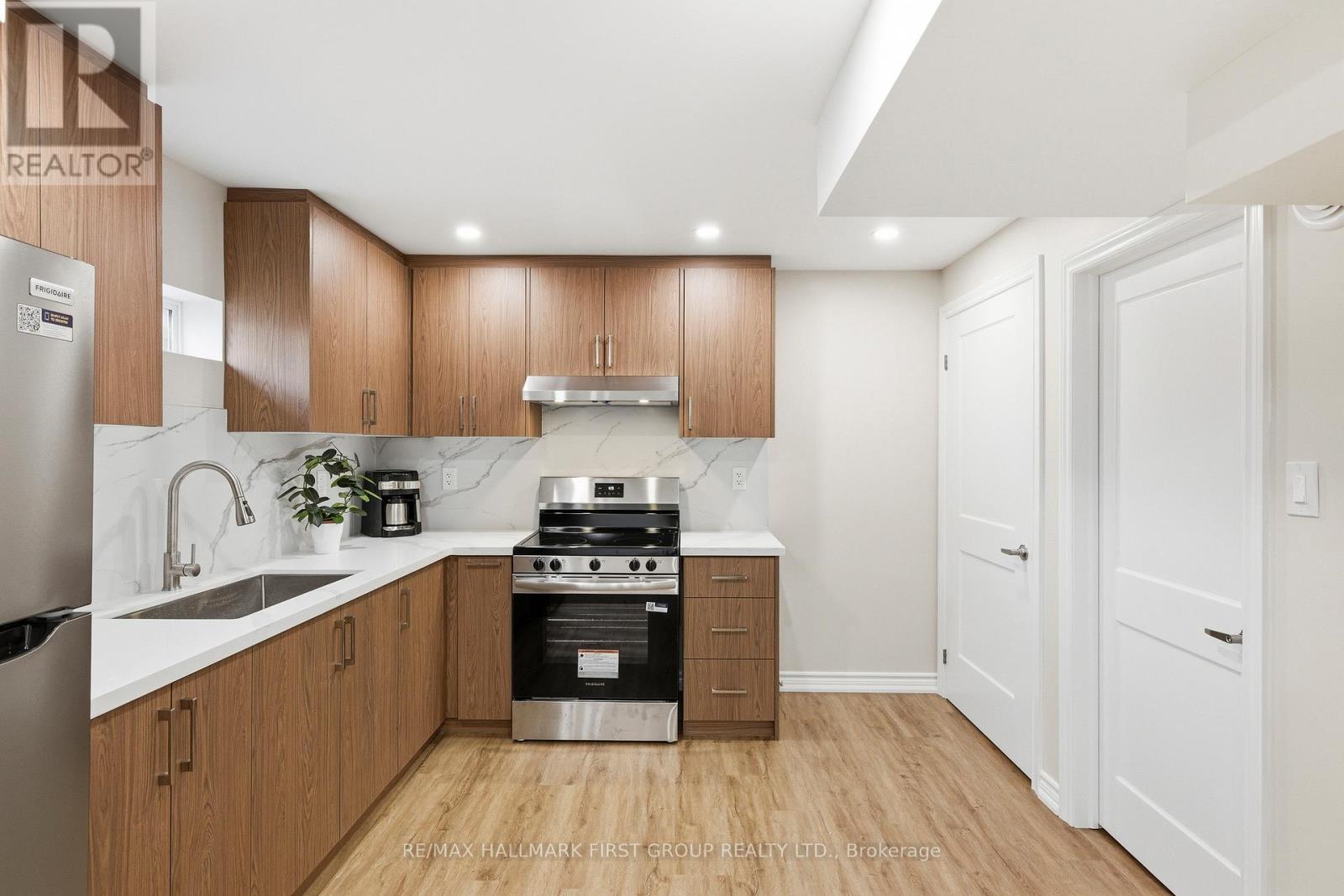 1612 Dellbrook Avenue, Pickering, Ontario  L1X 2M7 - Photo 7 - E13006656