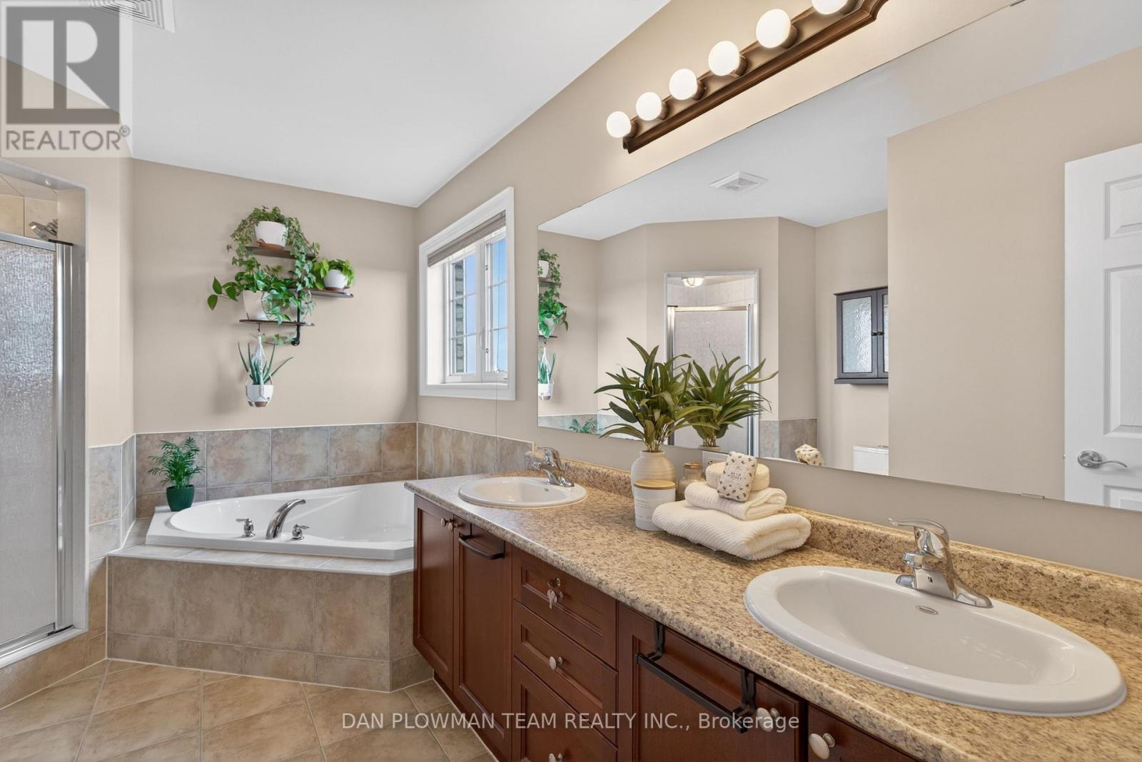 1609 Badgley Drive, Oshawa, Ontario  L1K 0H2 - Photo 19 - E13006704