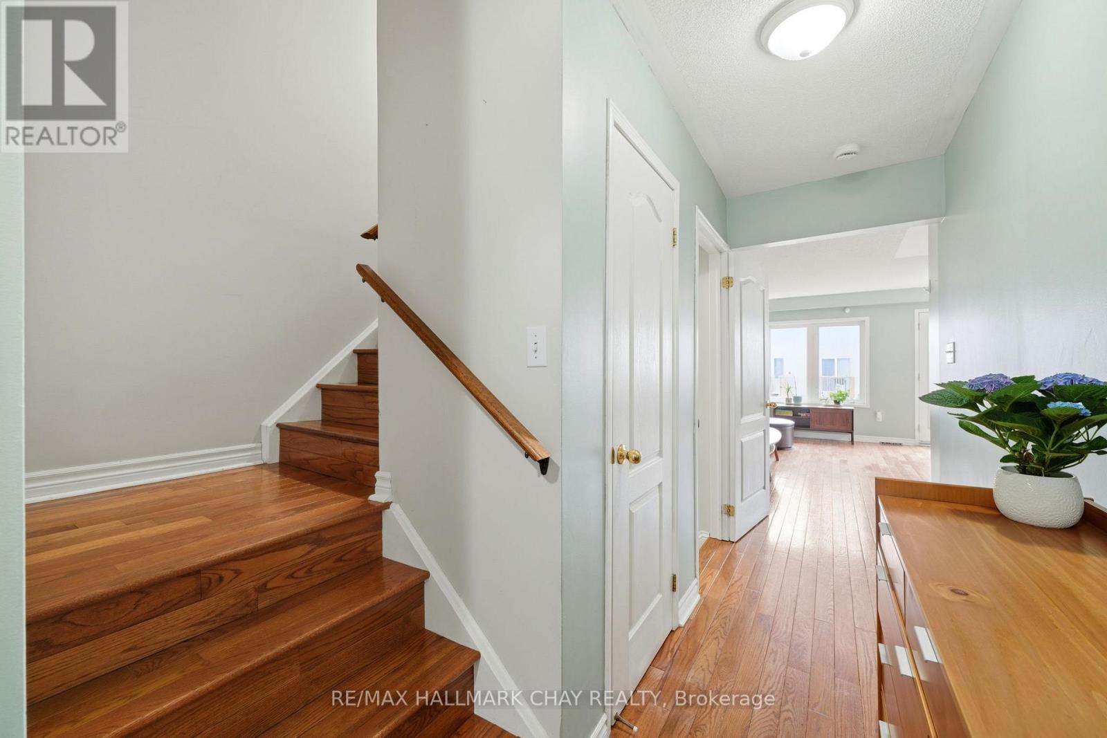 10 Parkside Crescent, Essa, Ontario  L0M 1B3 - Photo 7 - N13006232