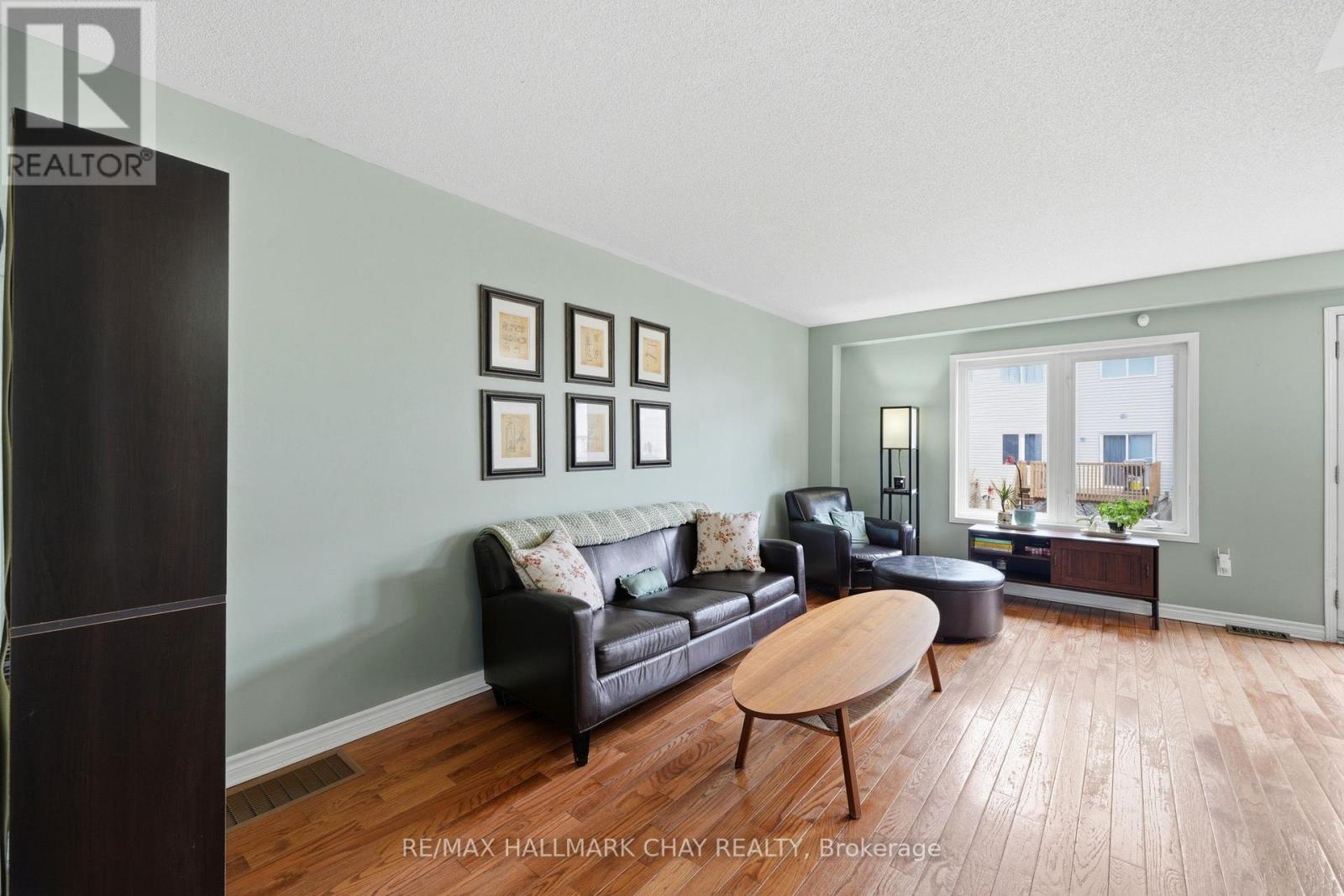 10 Parkside Crescent, Essa, Ontario  L0M 1B3 - Photo 9 - N13006232