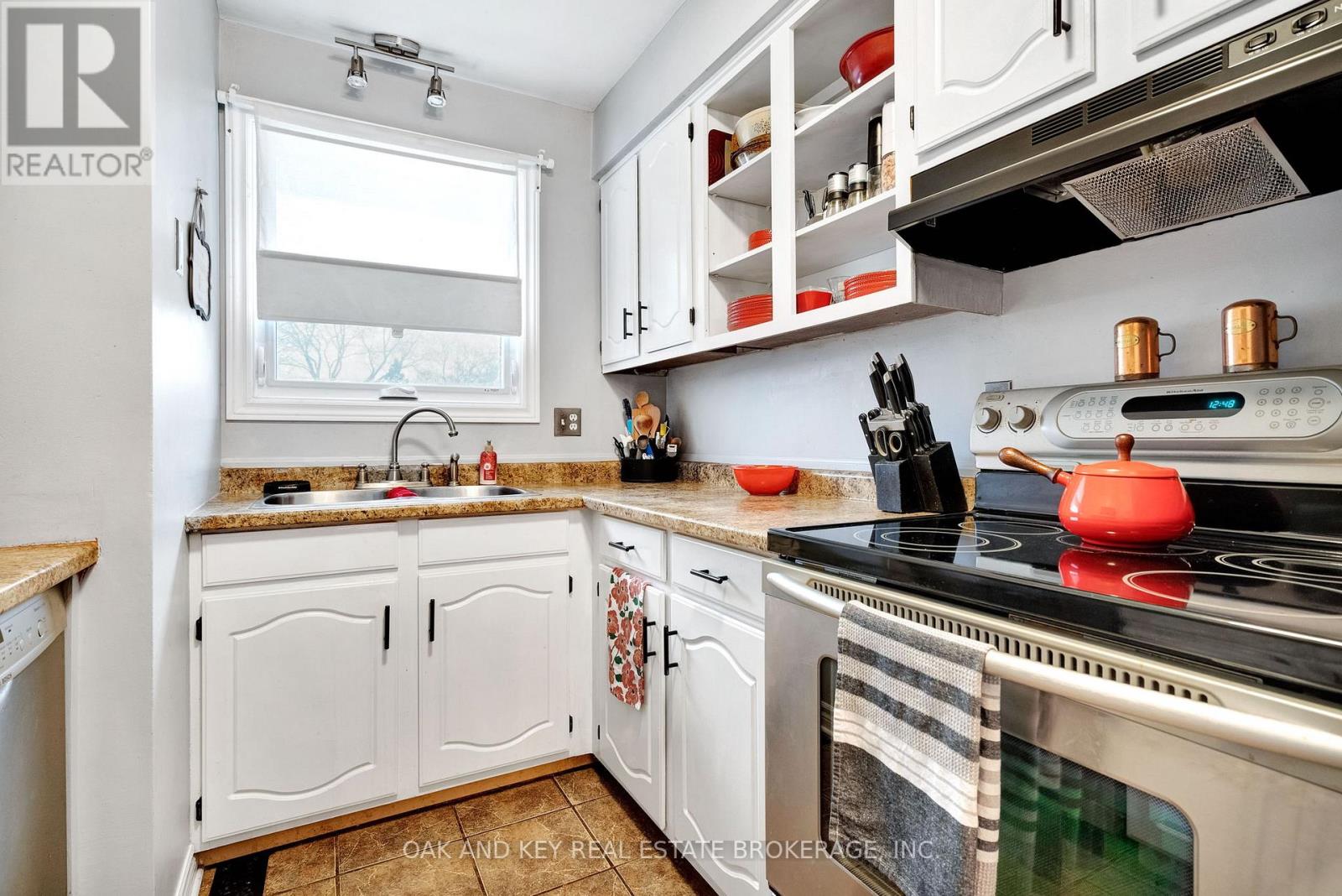 63 Dundee Court, London South, Ontario  N6C 5E4 - Photo 9 - X12911122