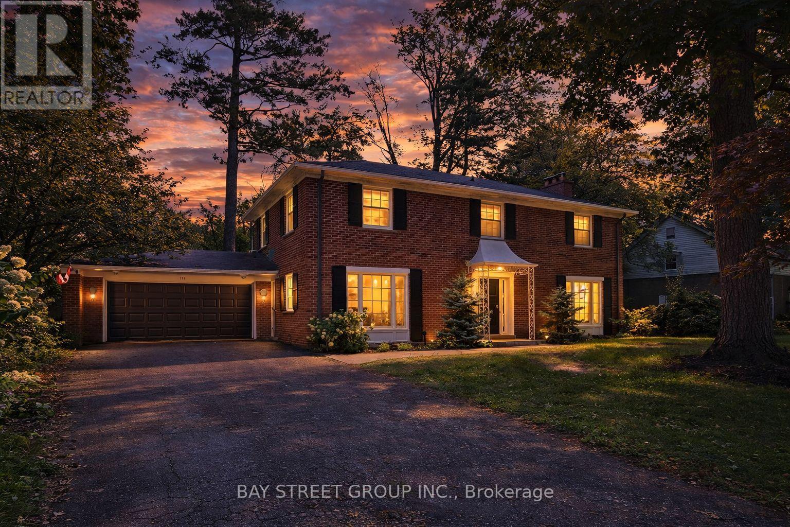 178 Breezy Pines Drive, Mississauga, Ontario  L5B 1B4 - Photo 2 - W12749616