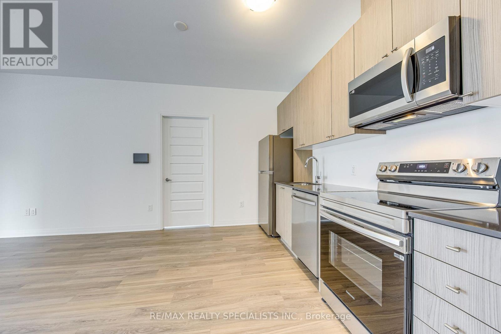 120 - 480 Gordon Krantz Avenue, Milton, Ontario L9E 1Z4 - Photo 2 - W12861002