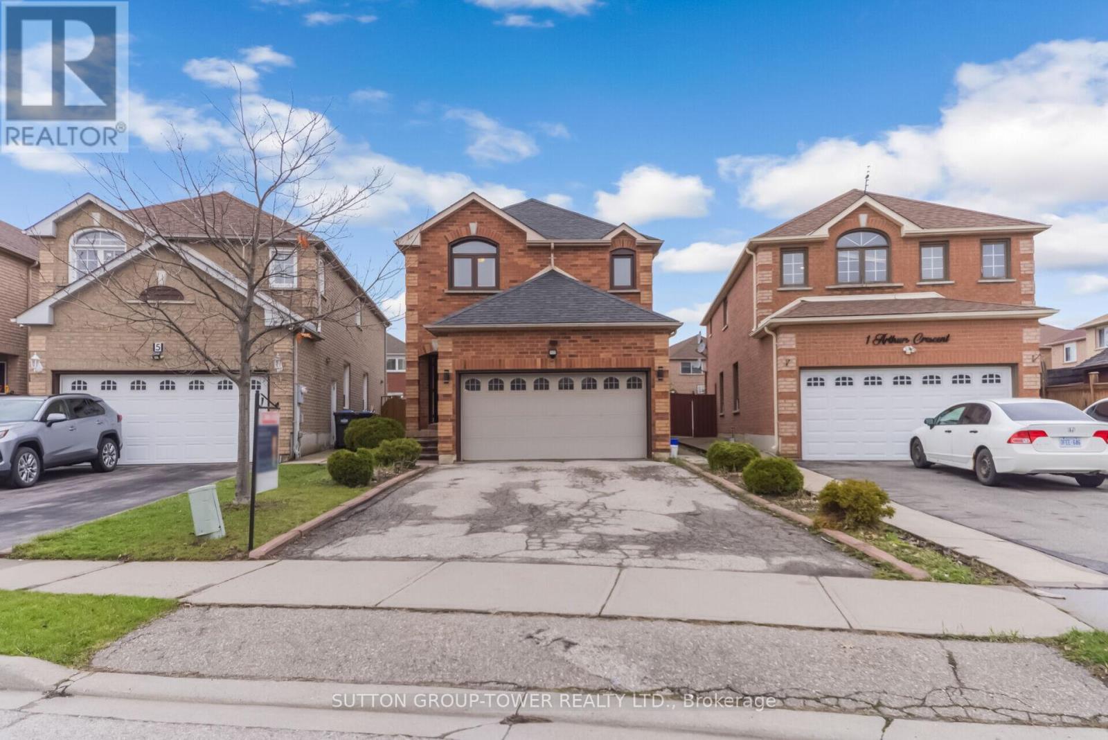 3 ARTHURS CRESCENT, Brampton, Ontario