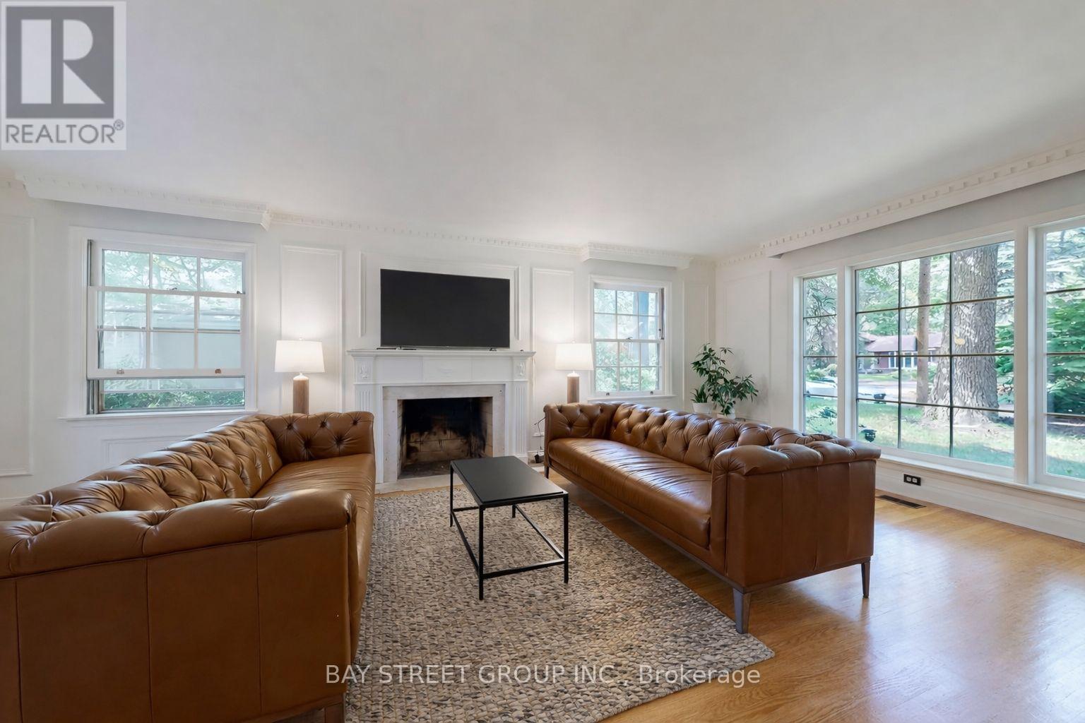 178 Breezy Pines Drive, Mississauga, Ontario  L5B 1B4 - Photo 4 - W12749616