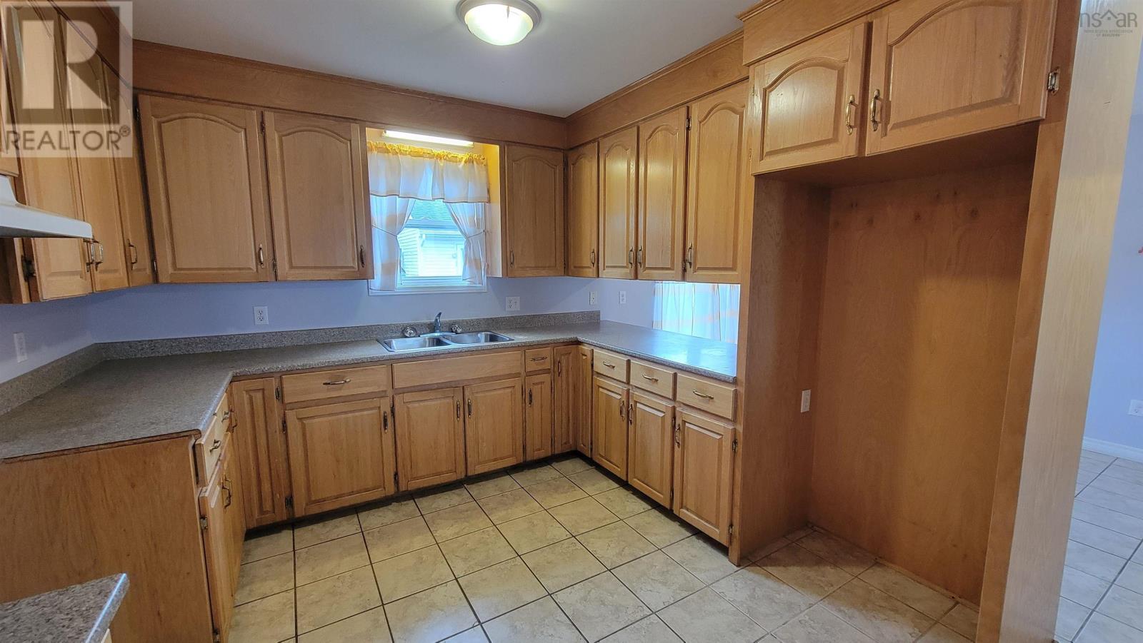 59 Clements Avenue, Yarmouth, Nova Scotia  B5A 2L8 - Photo 11 - 202526252