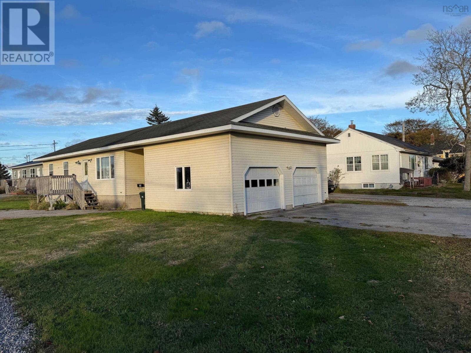 59 Clements Avenue, Yarmouth, Nova Scotia  B5A 2L8 - Photo 3 - 202526252