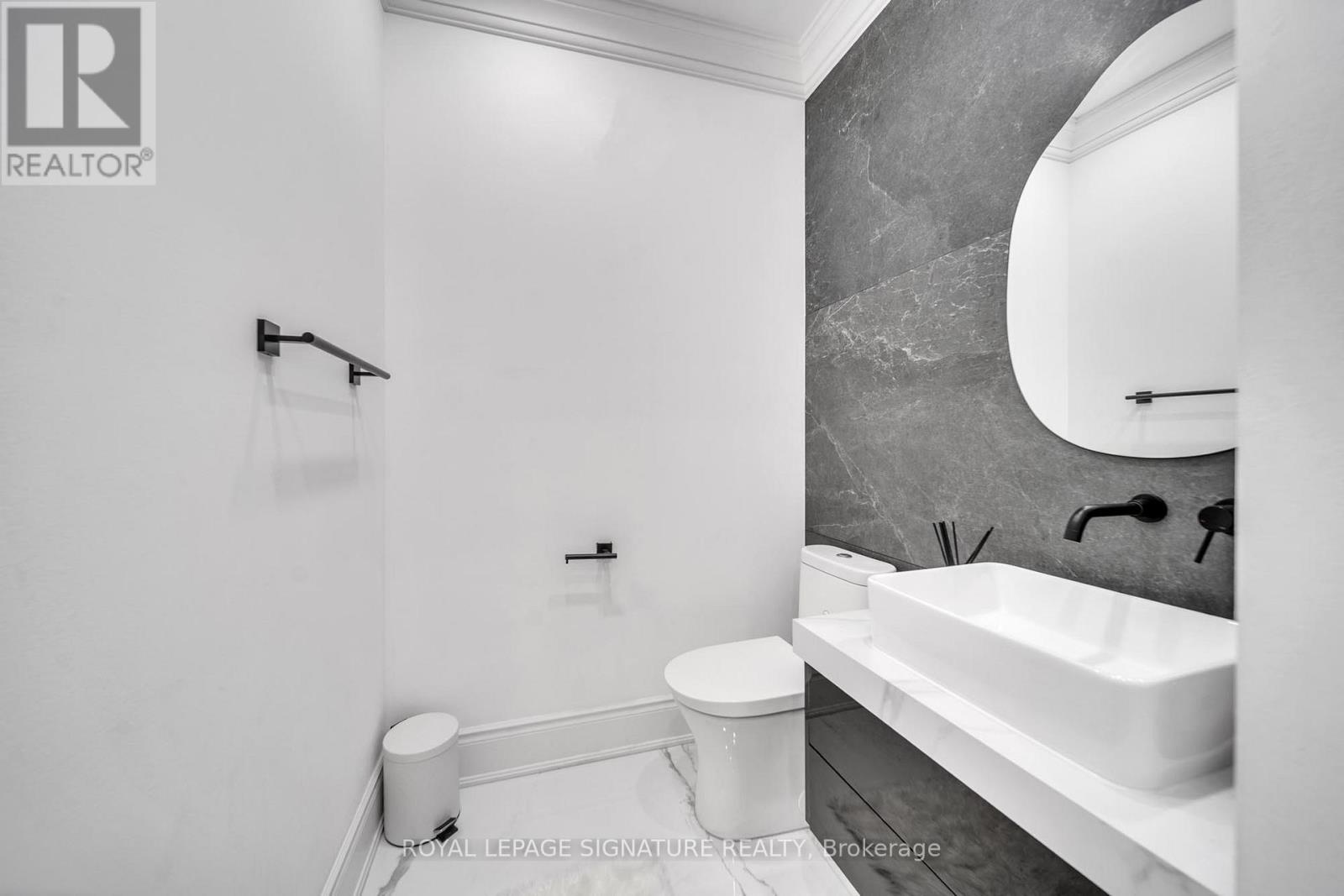 17 Roderick Court, Richmond Hill, Ontario  L4E 0B4 - Photo 12 - N13006456