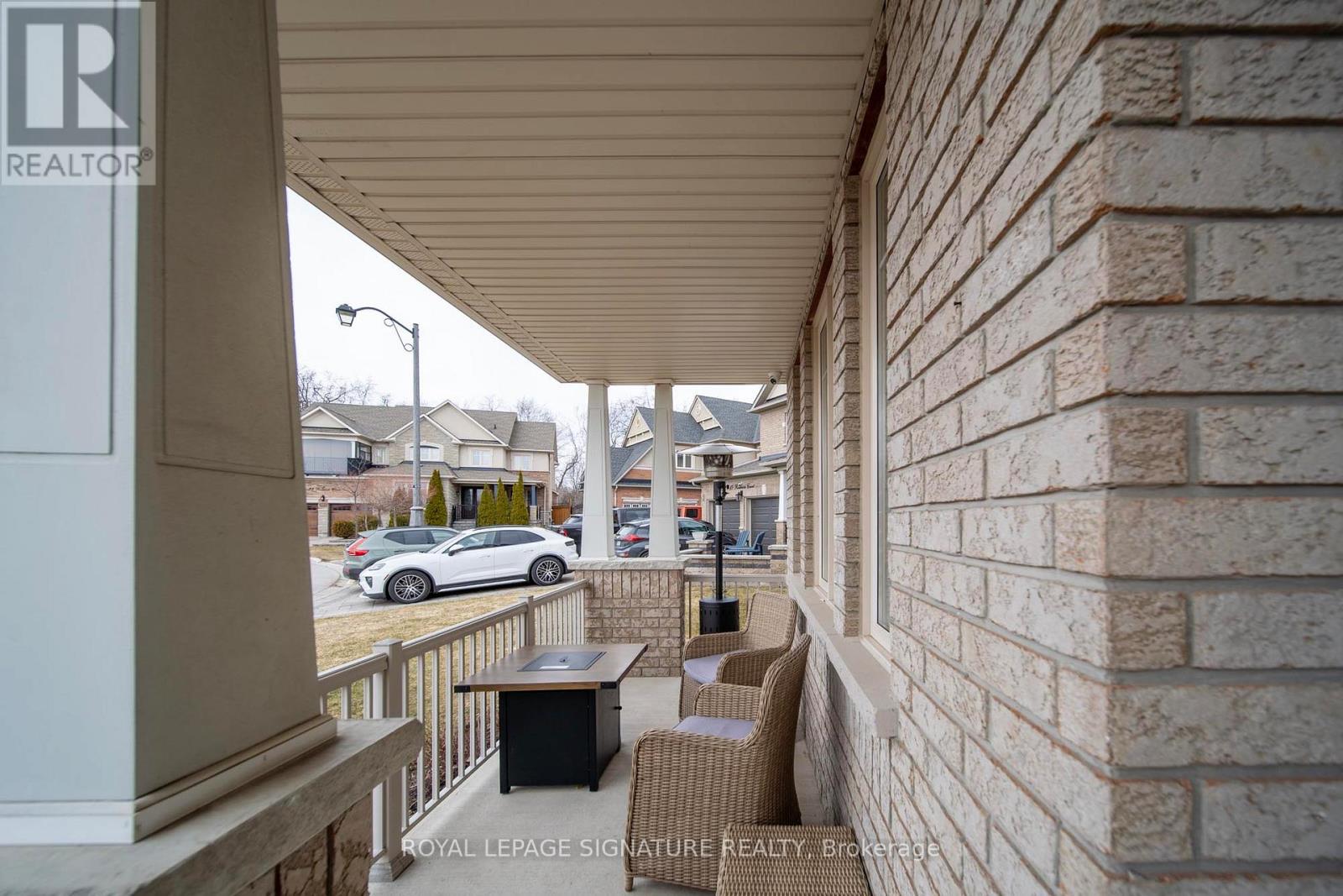 17 Roderick Court, Richmond Hill, Ontario  L4E 0B4 - Photo 2 - N13006456