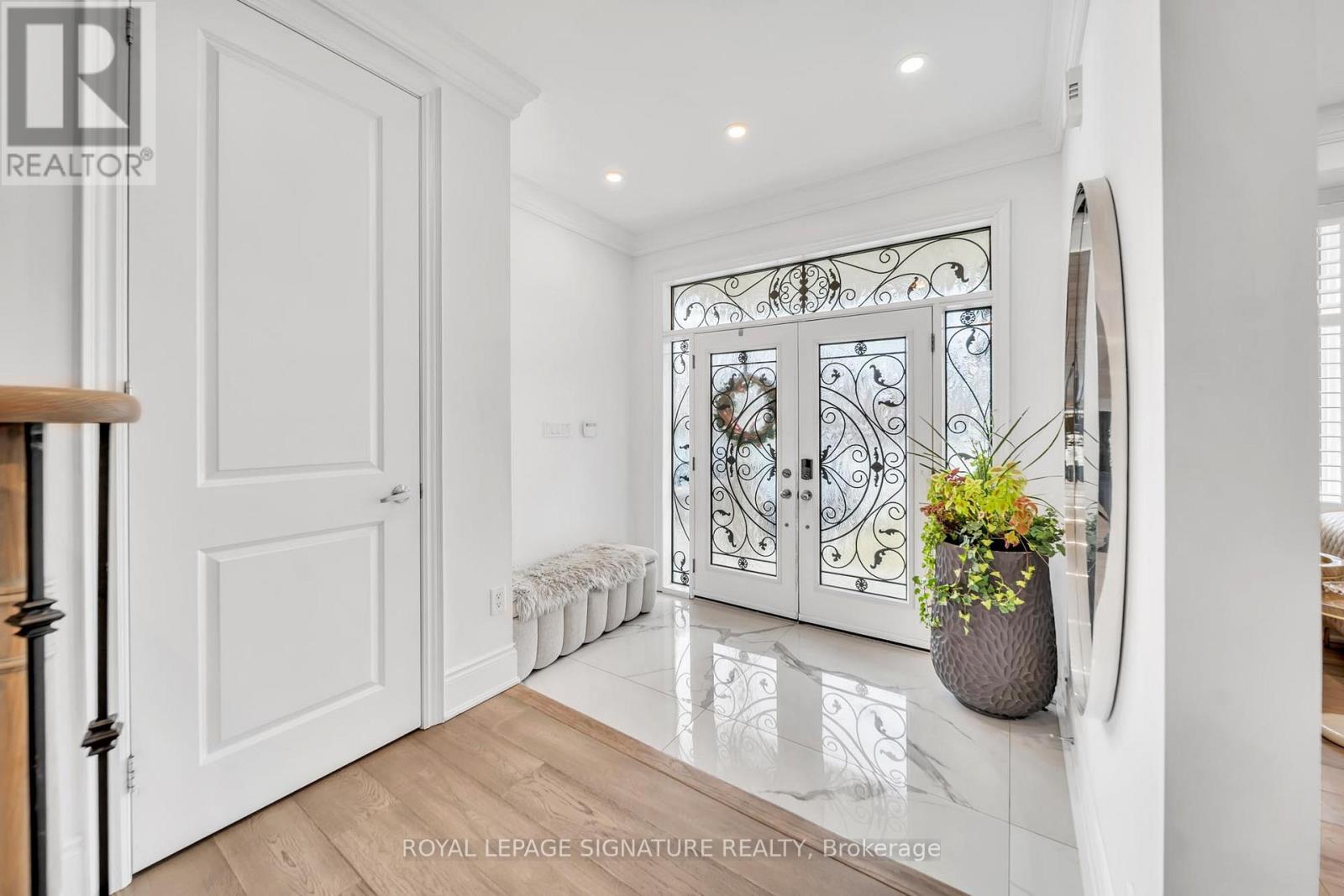 17 Roderick Court, Richmond Hill, Ontario  L4E 0B4 - Photo 4 - N13006456