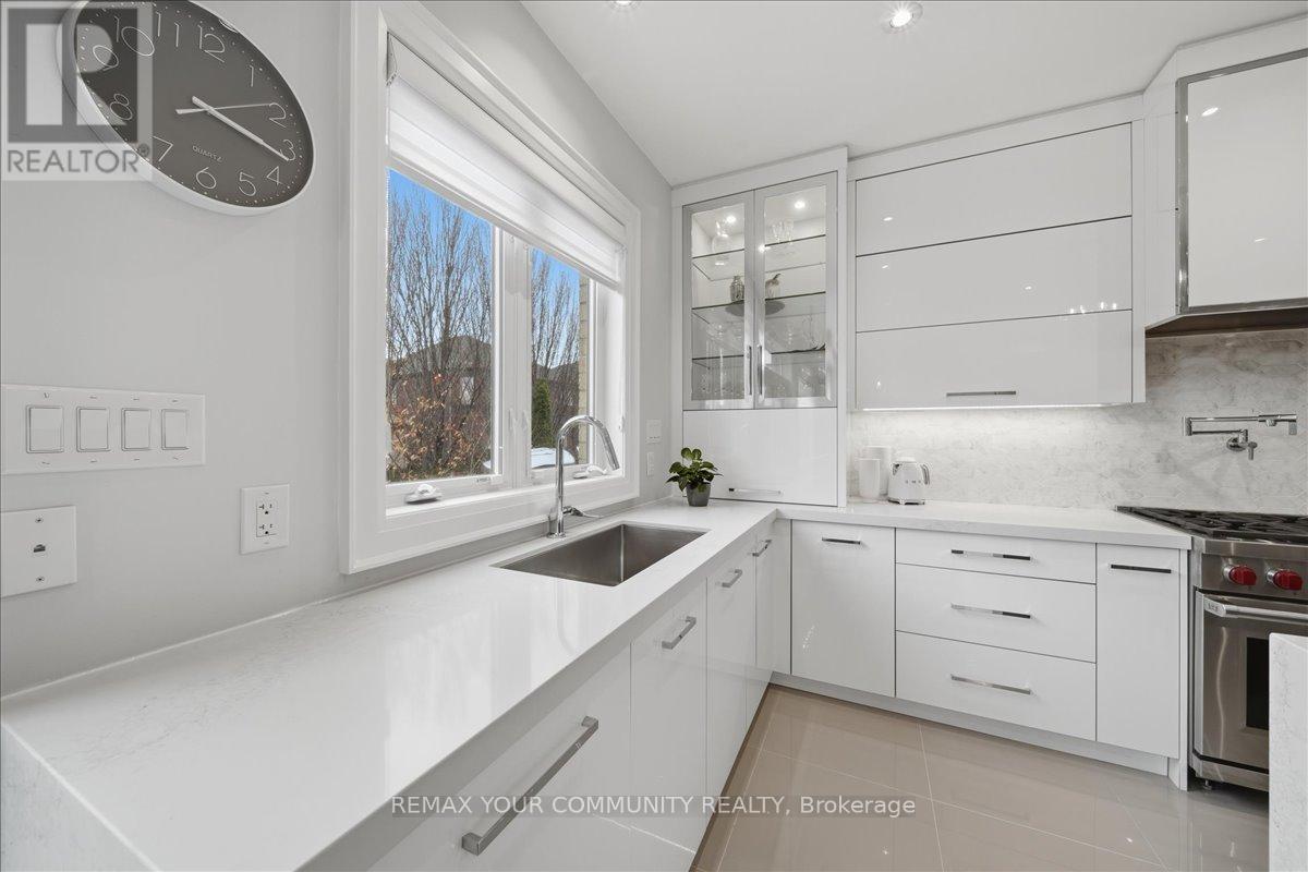 42 Sandy Point Drive, Richmond Hill, Ontario  L4S 2W7 - Photo 14 - N13006556