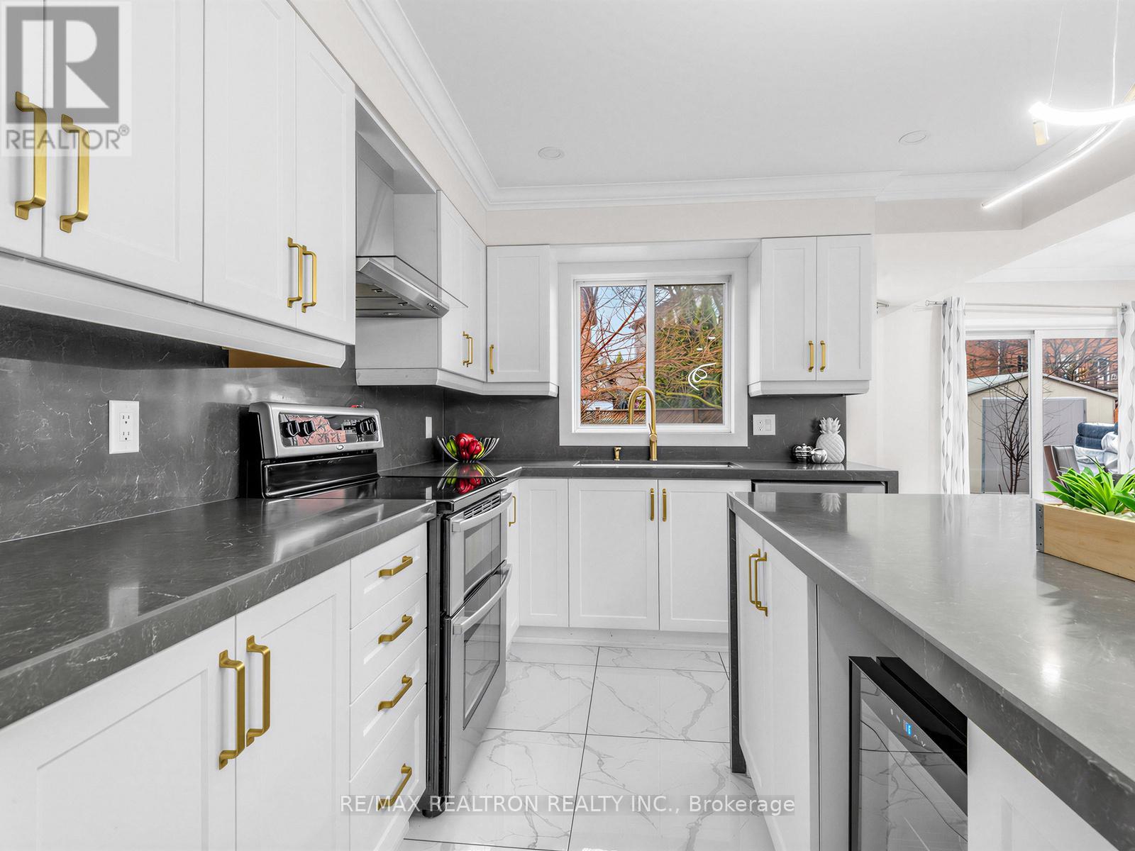 52 Loon Avenue, Barrie, Ontario  L4N 8W6 - Photo 5 - S13006564