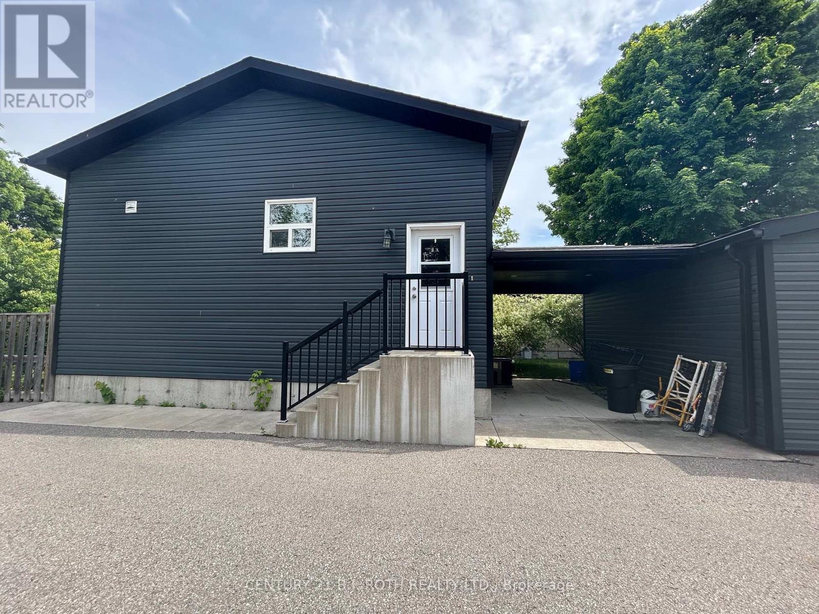 26 Caroline Street, Barrie (Allandale Centre), Ontario  L4N 2S3 - Photo 4 - S13006646