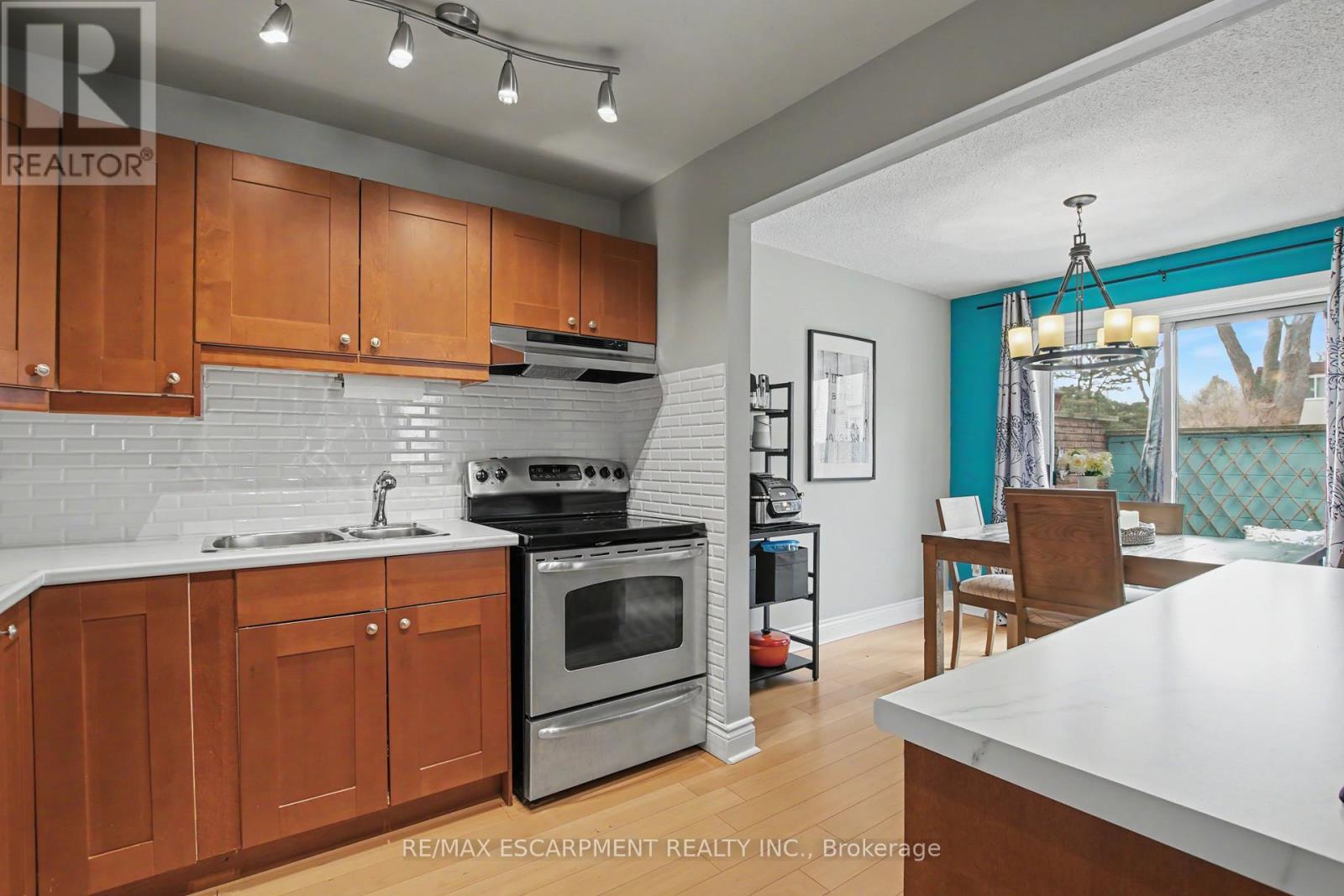 4 - 661 Francis Road, Burlington, Ontario  L7T 3X6 - Photo 10 - W12922708