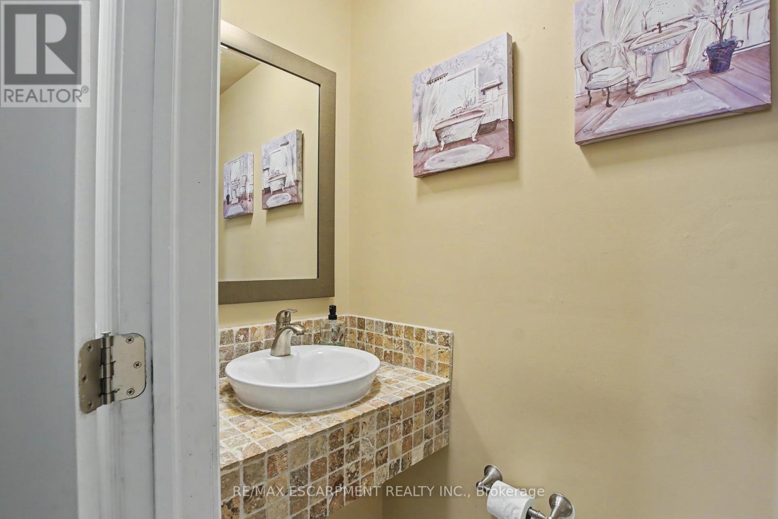 4 - 661 Francis Road, Burlington, Ontario  L7T 3X6 - Photo 11 - W12922708